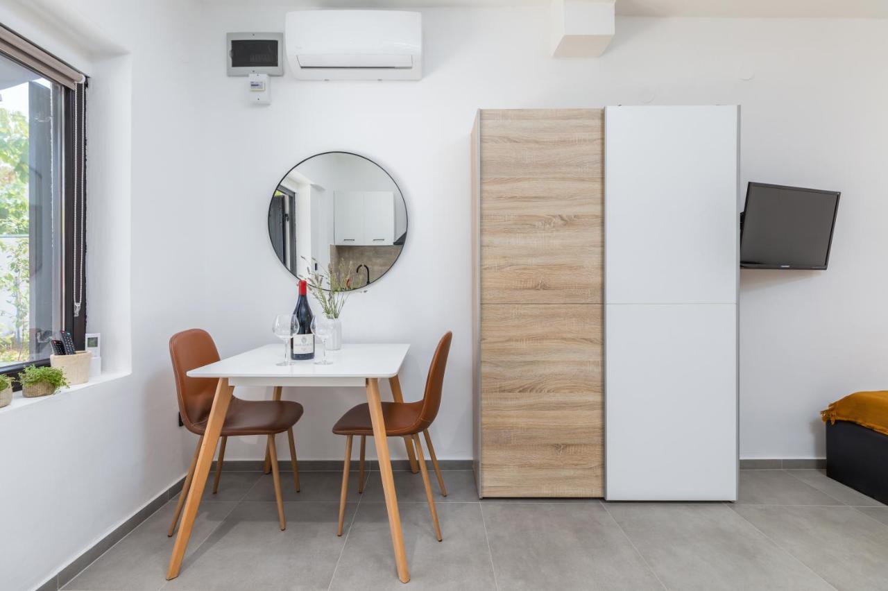 3 Minutes From The Beach: Lovely Studio Apartment Pula Dış mekan fotoğraf