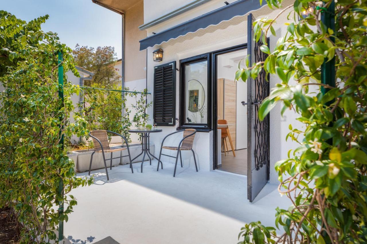 3 Minutes From The Beach: Lovely Studio Apartment Pula Dış mekan fotoğraf