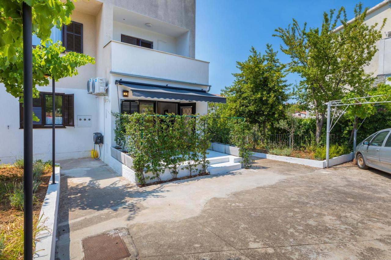 3 Minutes From The Beach: Lovely Studio Apartment Pula Dış mekan fotoğraf