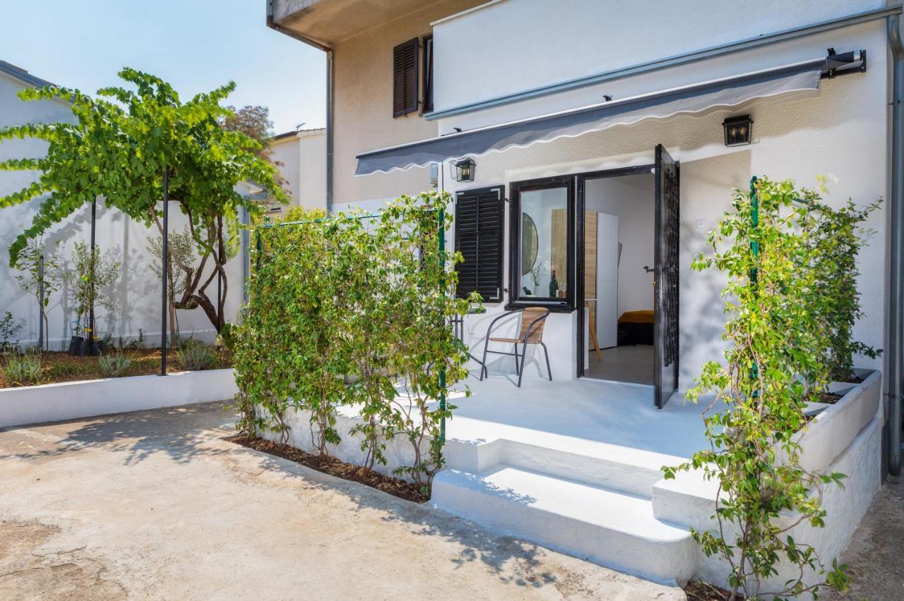 3 Minutes From The Beach: Lovely Studio Apartment Pula Dış mekan fotoğraf
